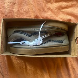 Old Skool Shoe Gum Timber Wolf / Black Vans size W women’s 9 M men’s 7.5